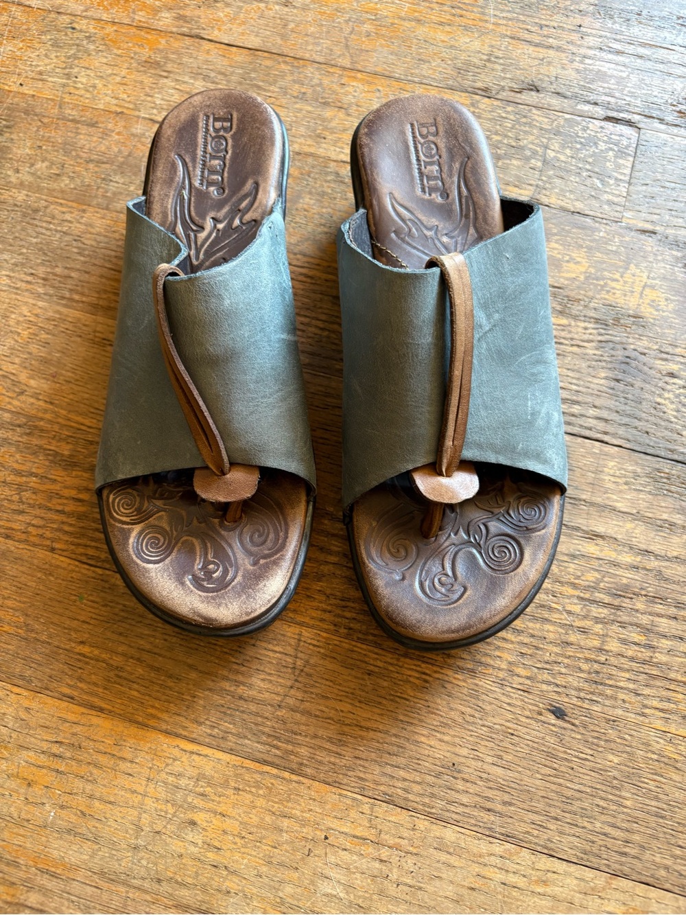 Born Hanita Blue and Brown Leather Toe-Loop Slides